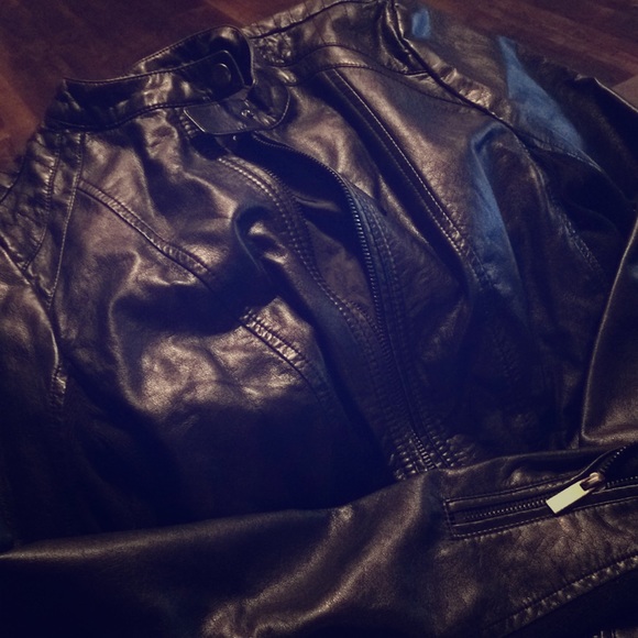 ❌SOLD❌ Maurice’s faux leather jacket - Picture 1 of 3